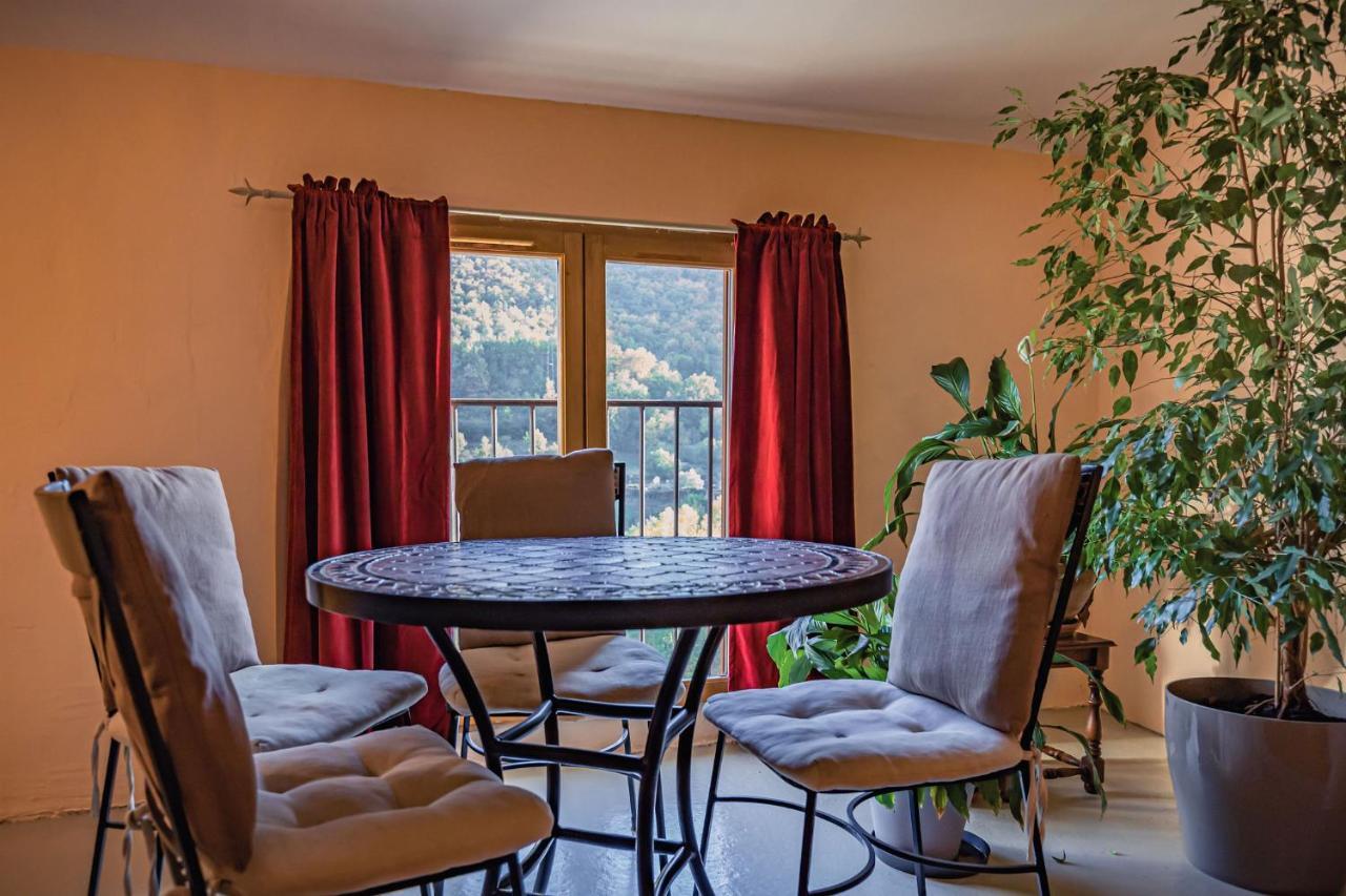 Sundrenched Relais De Poste In Serdinya Kültér fotó